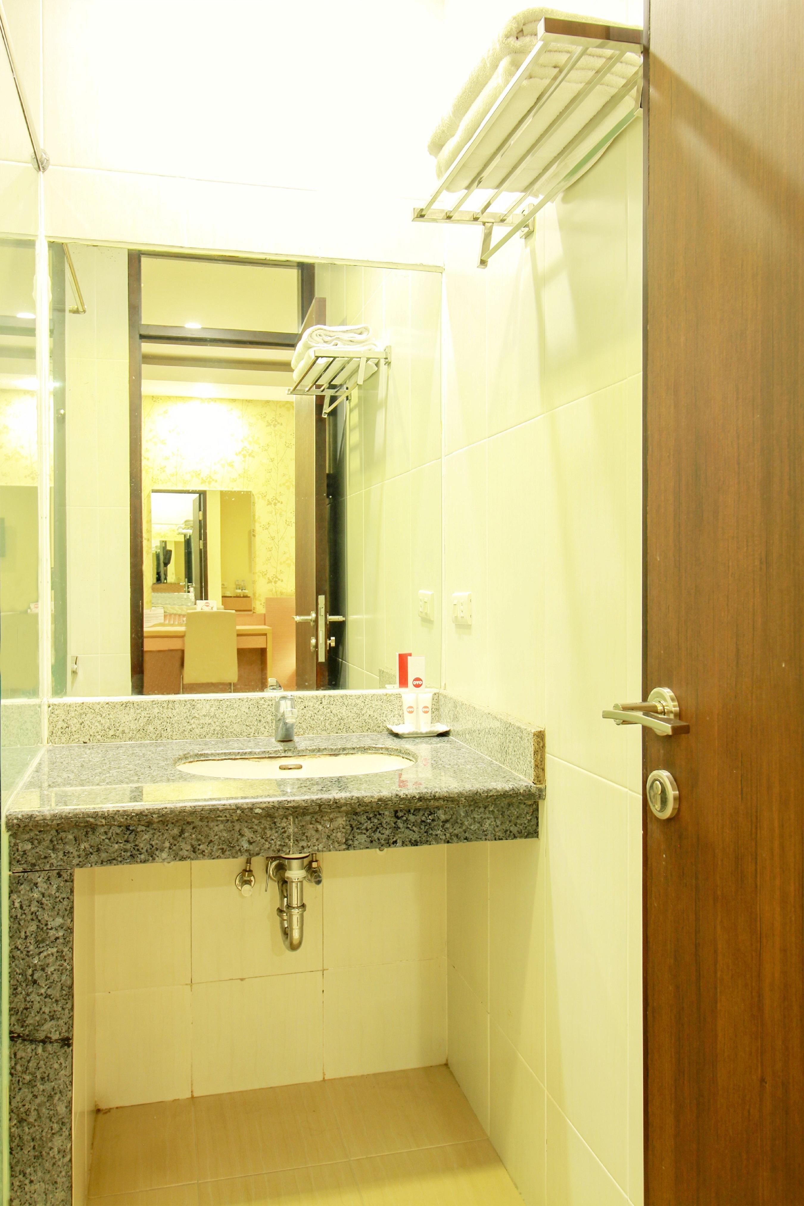 Hotel Collection O Pasteur Near Paris Mall Formerly Sweet Karina 3*