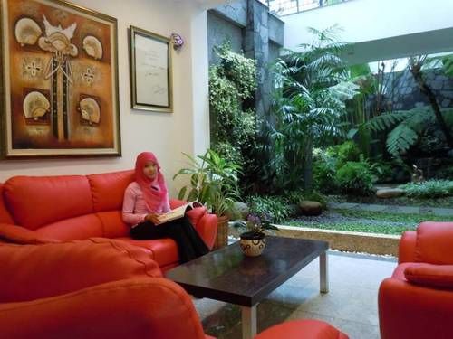Hotel Collection O Pasteur Near Paris Mall Formerly Sweet Karina