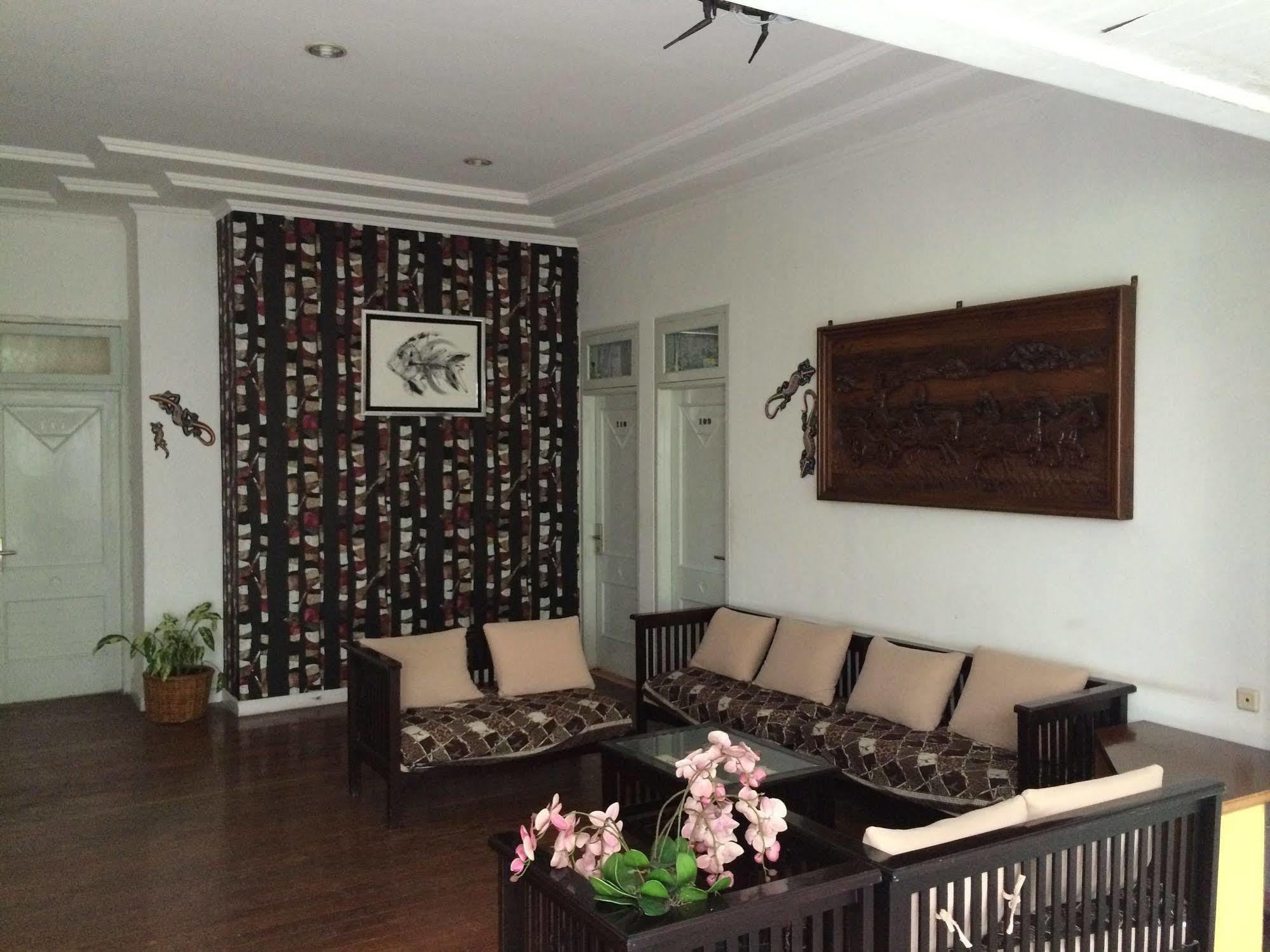 Collection O Pasteur Near Paris Mall Formerly Sweet Karina Hotel Bandung