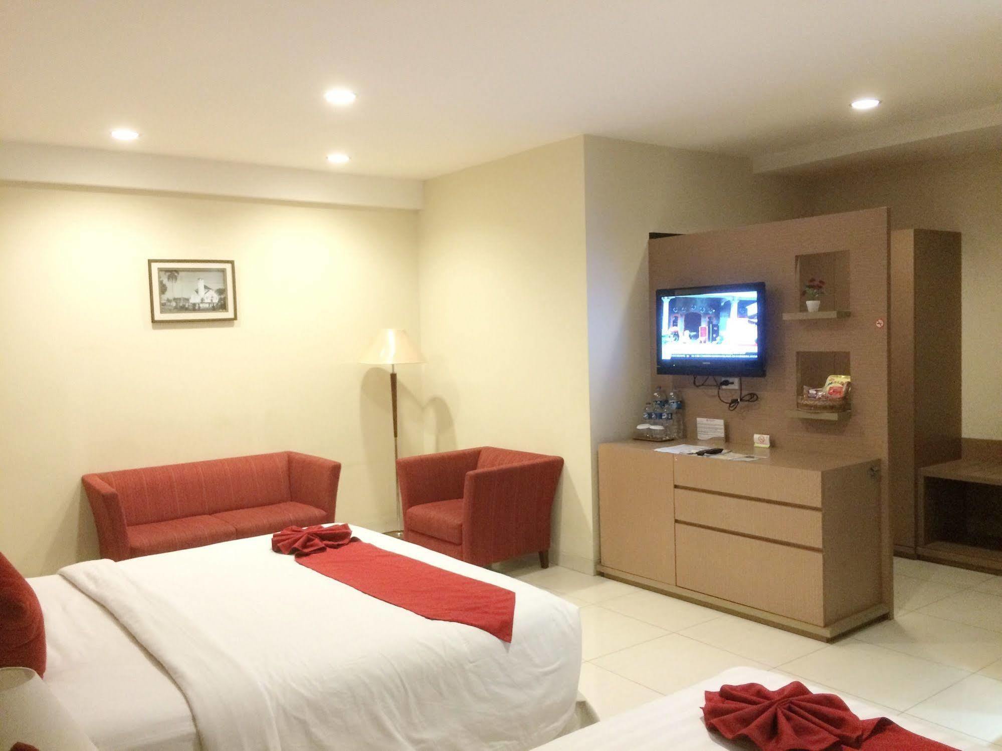 Collection O Pasteur Near Paris Mall Formerly Sweet Karina Hotel 3*